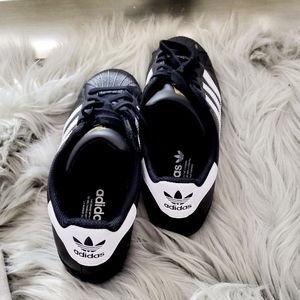 Mens/ big kid Adidas black and white shell size 6.5 shoes